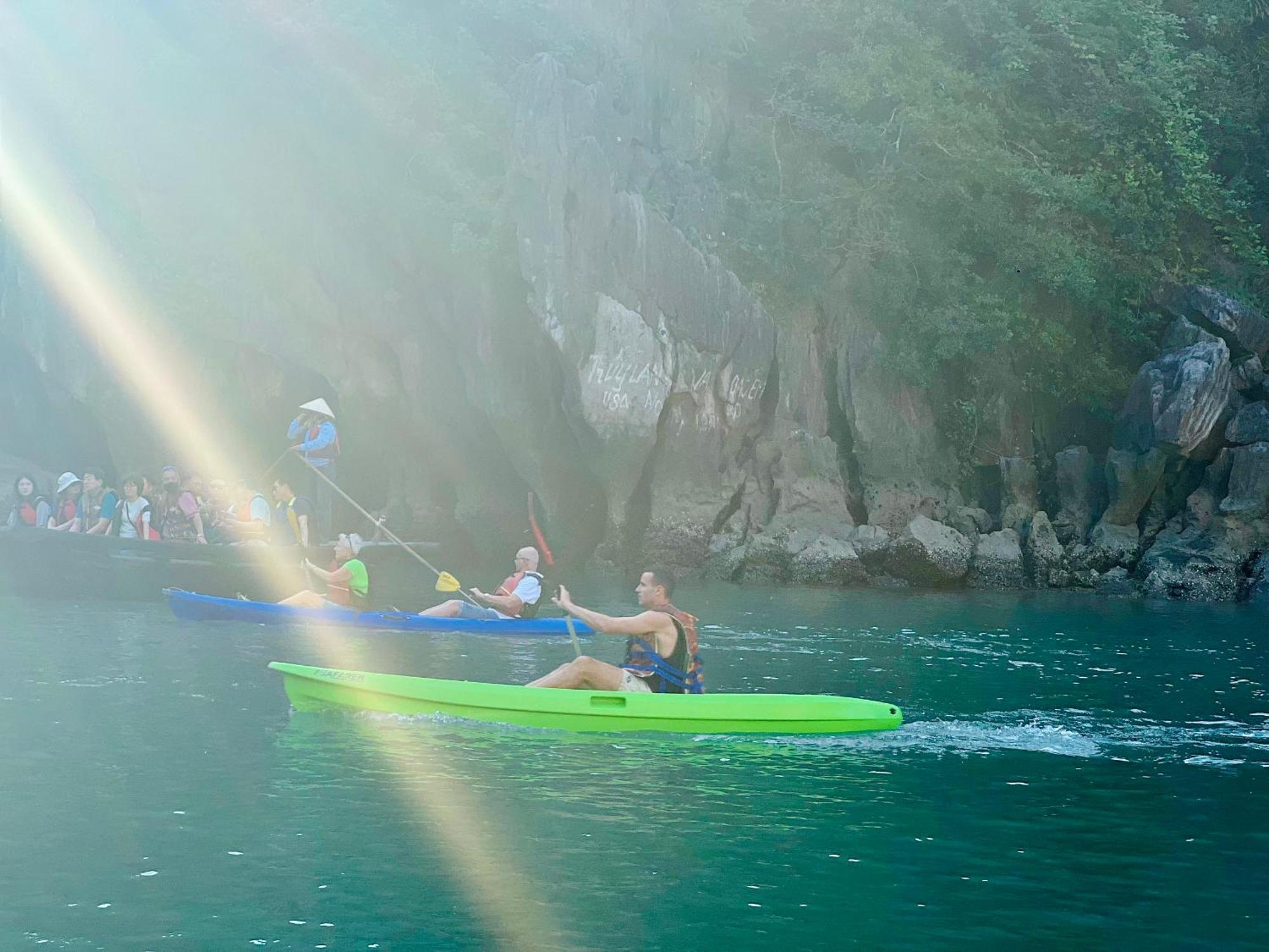 Dragon Crown Legend Cruise Hotell Ha Long Eksteriør bilde