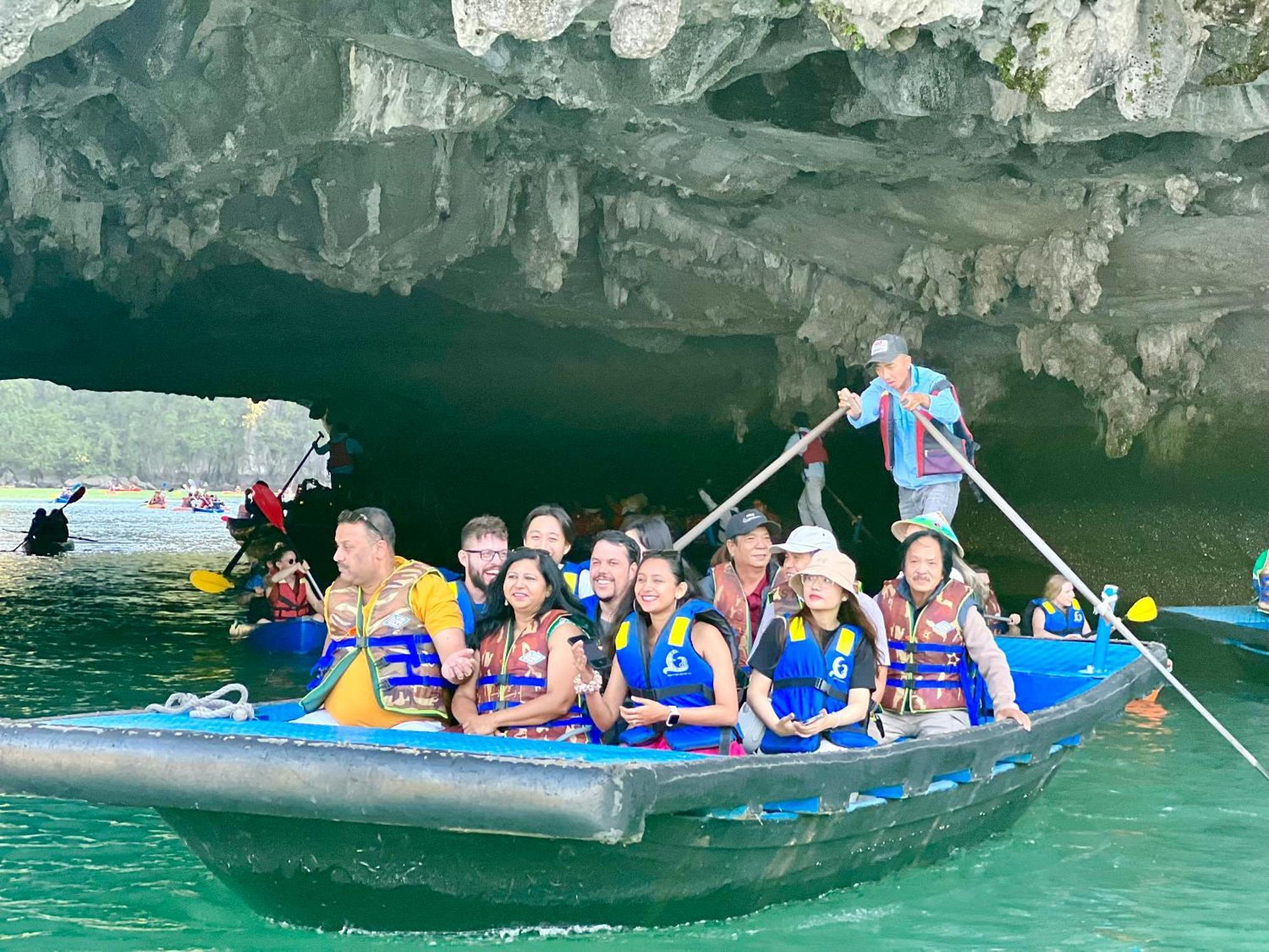 Dragon Crown Legend Cruise Hotell Ha Long Eksteriør bilde