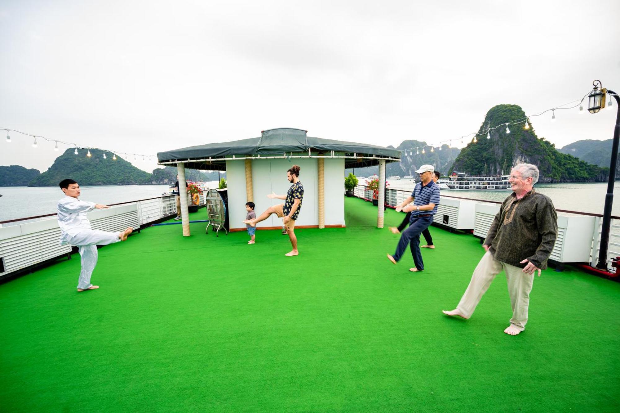 Dragon Crown Legend Cruise Hotell Ha Long Eksteriør bilde