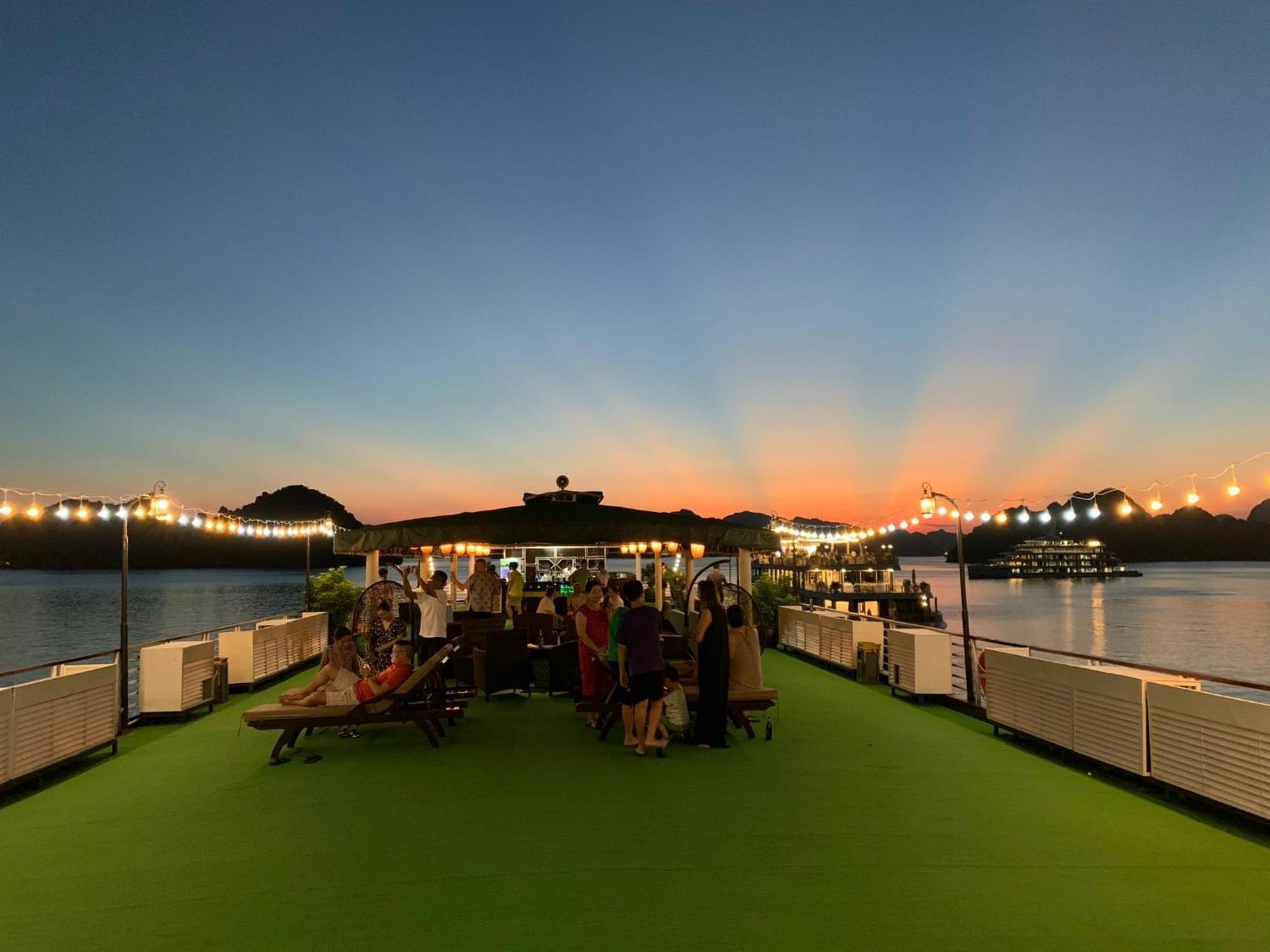 Dragon Crown Legend Cruise Hotell Ha Long Eksteriør bilde