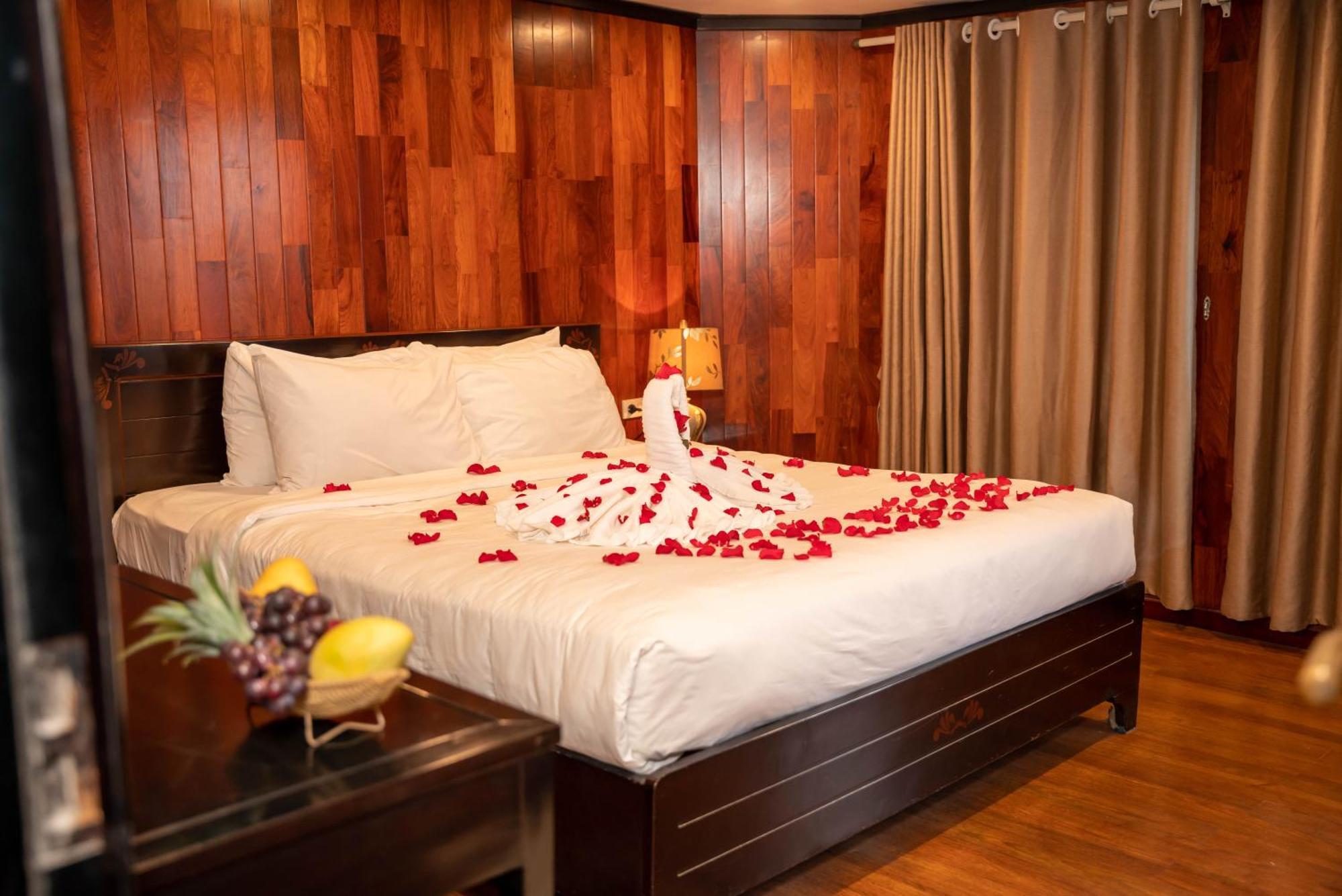 Dragon Crown Legend Cruise Hotell Ha Long Eksteriør bilde